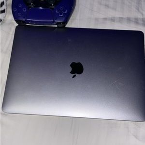 Apple 2017 Macbook Pro 13.3 inch